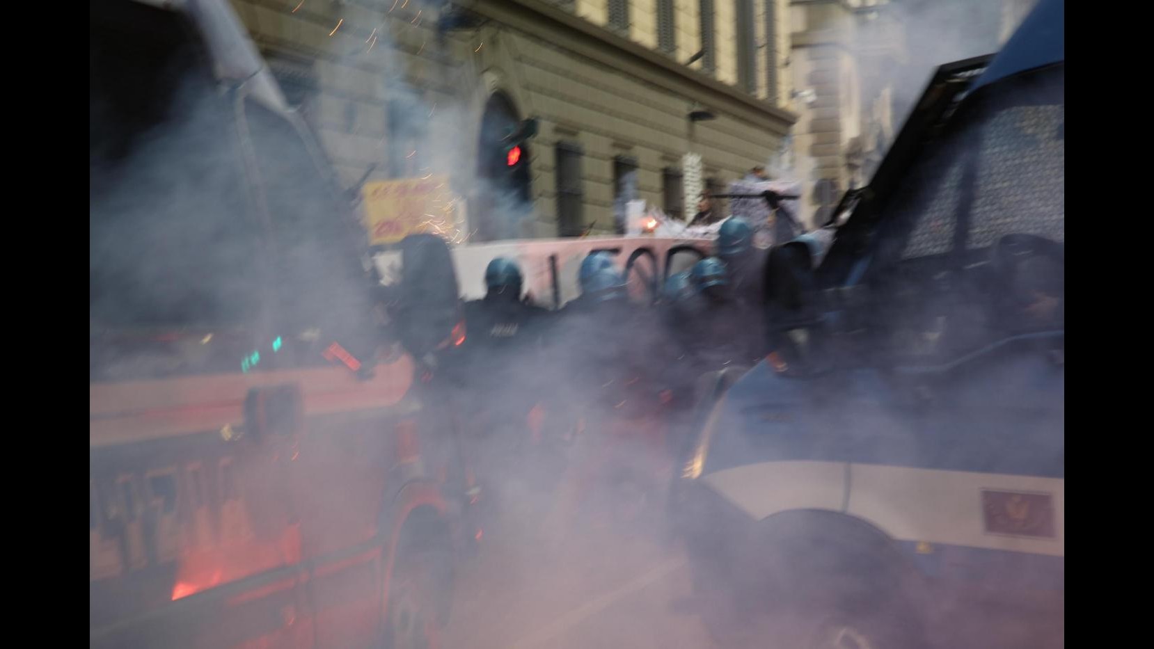 Foto Firenze Scontri Tra Polizia E Manifestanti Anti Leopolda Lapresse