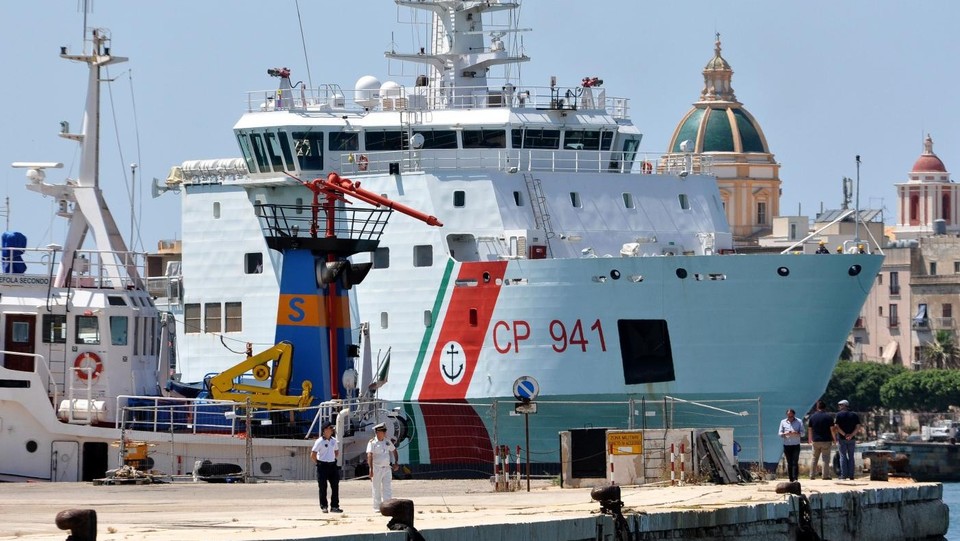 Nave Diciotti Con Migranti Bloccata Da Salvini A Lampedusa