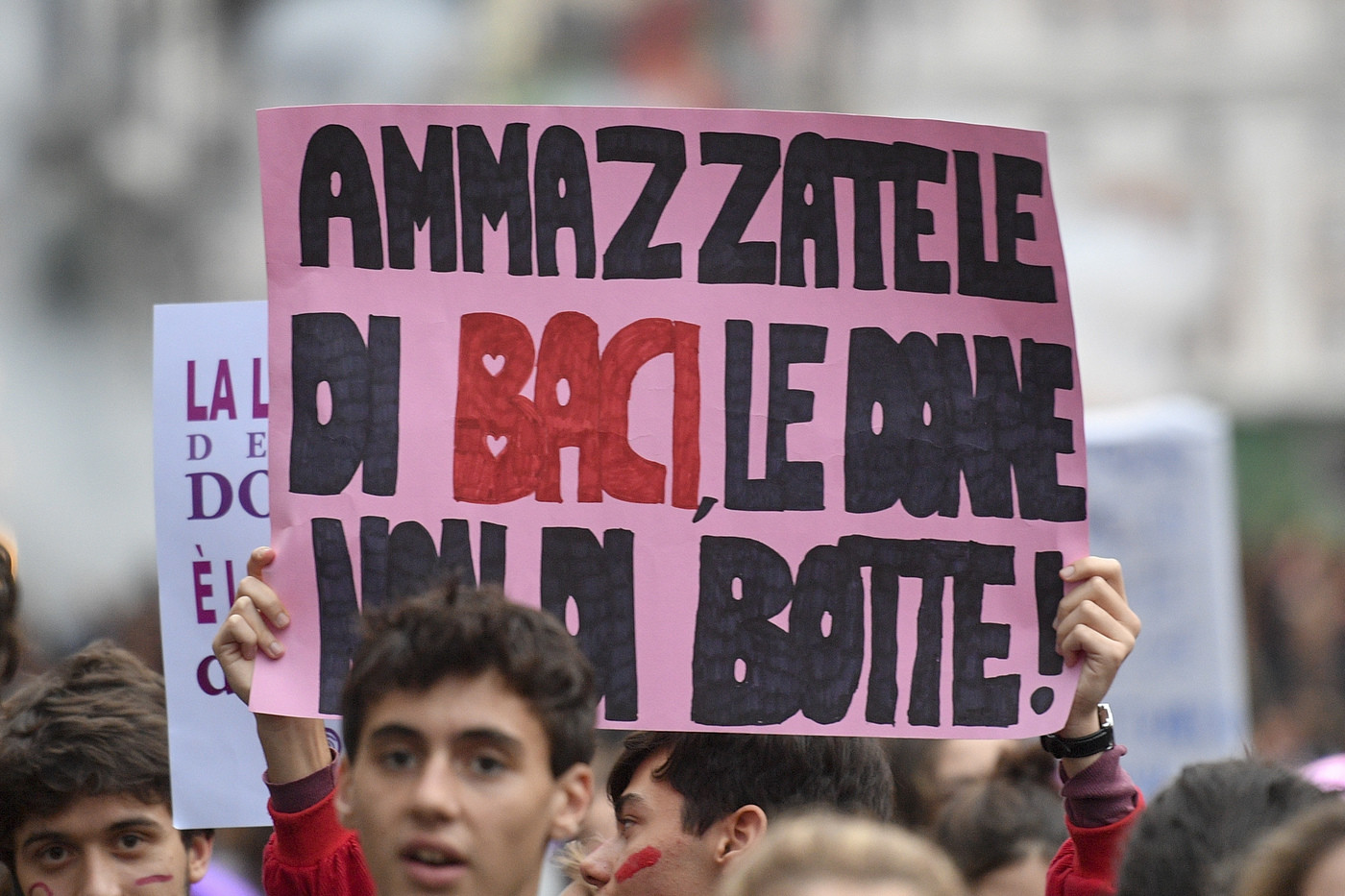 La Rivoluzione Femminista In Piazza A Roma Volti E Slogan Dalla