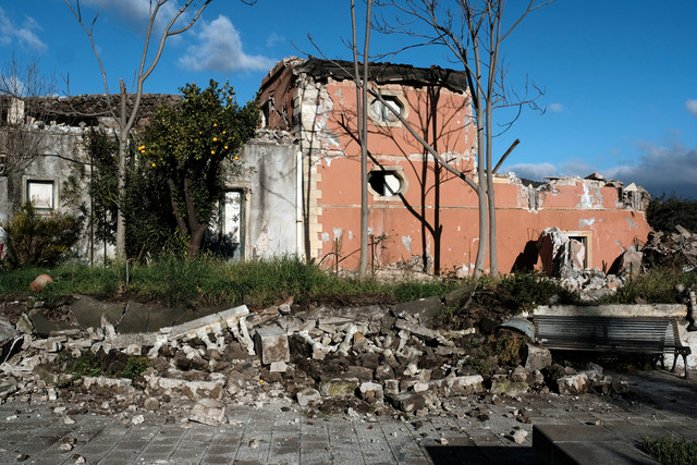 Terremoto Nel Catanese Paura E Crolli Ecco I Danni Lapresse