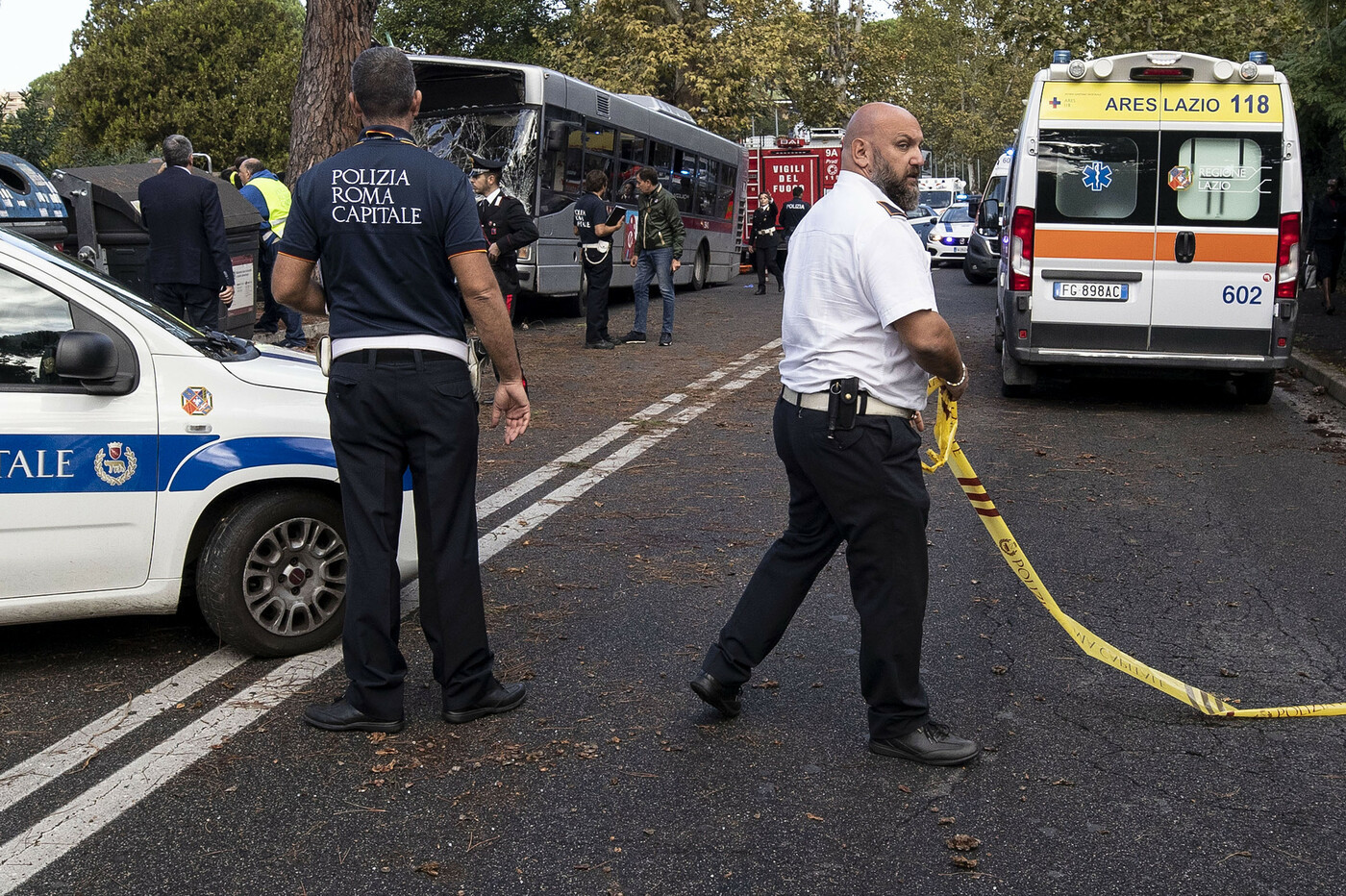 Autobus Di Linea Si Schianta Contro Un Albero Decine Di Feriti Sulla