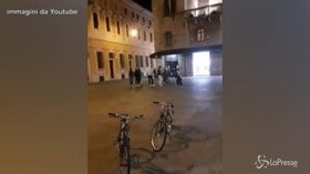 Spari In Centro A Reggio Emilia Paura E Gente In Fuga LaPresse