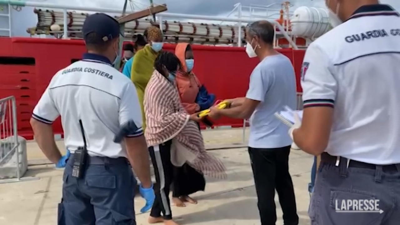 Migranti A Messina Lo Sbarco Di Oltre 400 Persone LaPresse