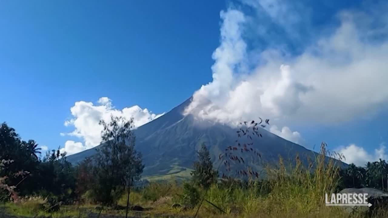 Filippine Il Vulcano Mayon Erutta Paese In Allerta Lapresse