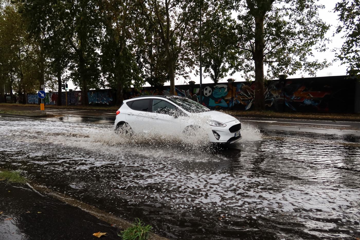 Maltempo Forti Temporali In Lombardia Nubifragio Su Milano Lapresse