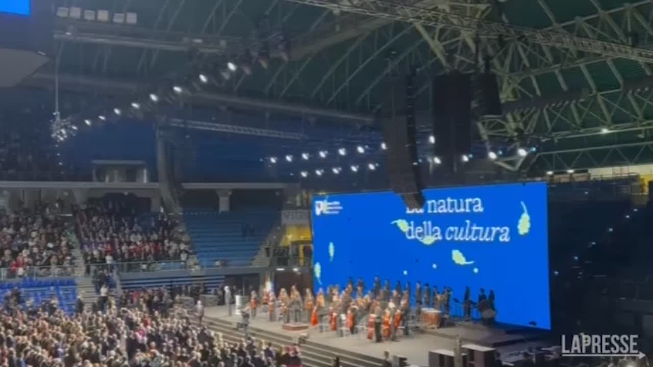 VIDEO Pesaro 2024 Mattarella Standing Ovation