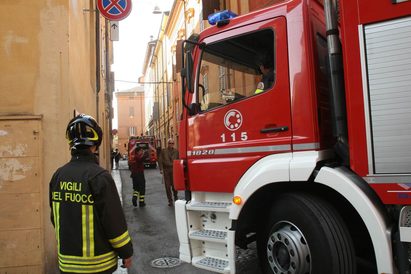 Napoli Incendio A Fuorigrotta Evacuato Complesso Universitario Monte