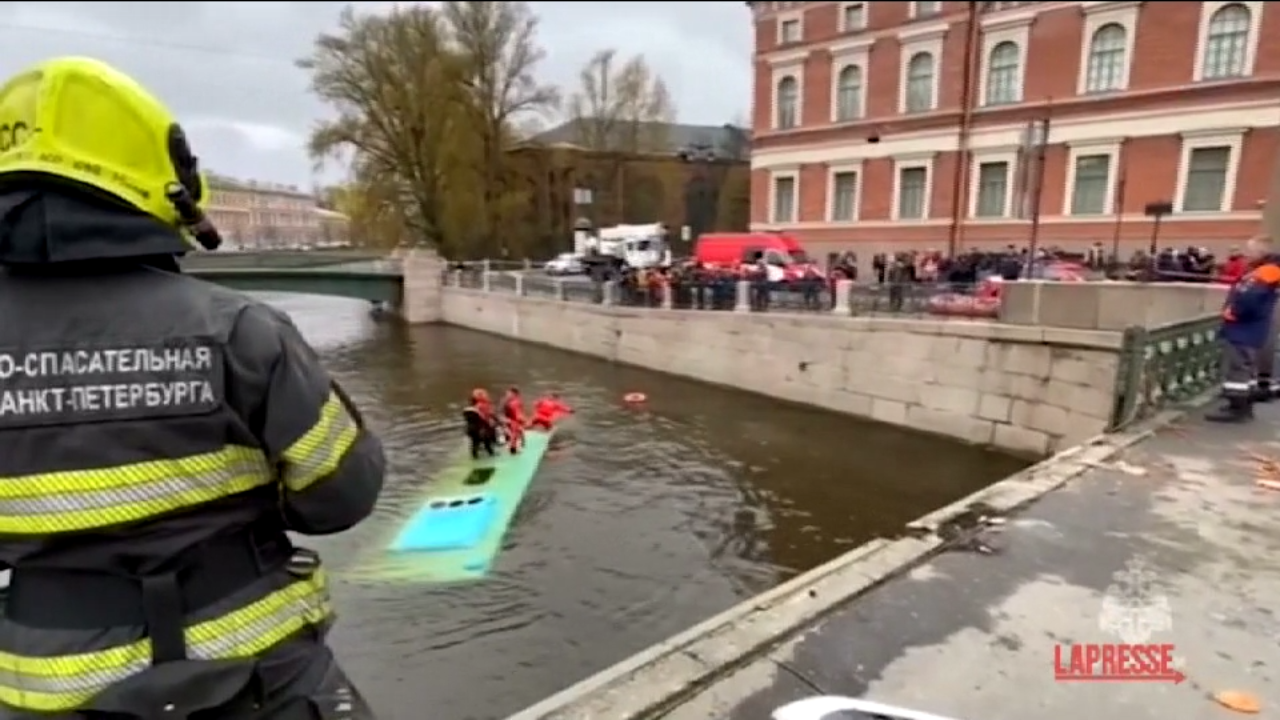 Video Russia Bus Cade Nel Fiume A San Pietroburgo Tre Morti Lapresse