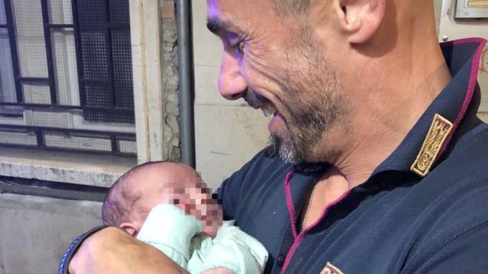 Bimbo abbandonato a Brescia, trovata la mamma: ha altri 5 figli