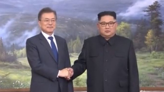 Coree, incontro a sorpresa Kim-Moon. Summit con Trump ancora possibile
