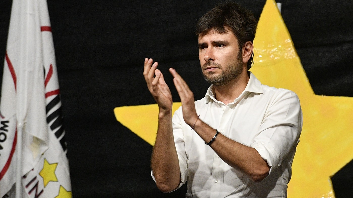 M5s, Di Battista si ricandida: “Torno appena c’è bisogno di me”