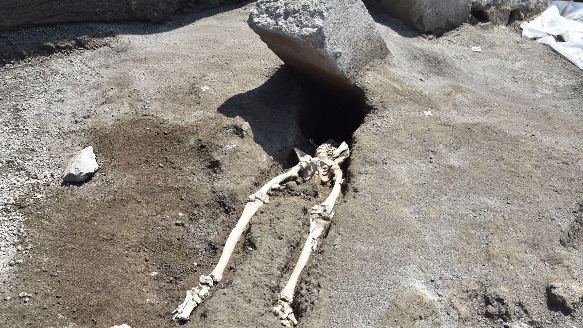 Pompei, scoperto scheletro della prima vittima in fuga dall’eruzione