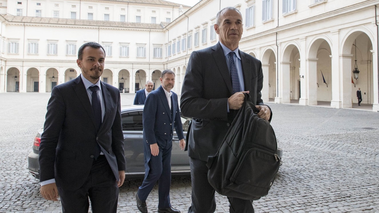 Verso astensione tecnica per Cottarelli. Salvini sul governo: “O c’è Savona o non c’è”