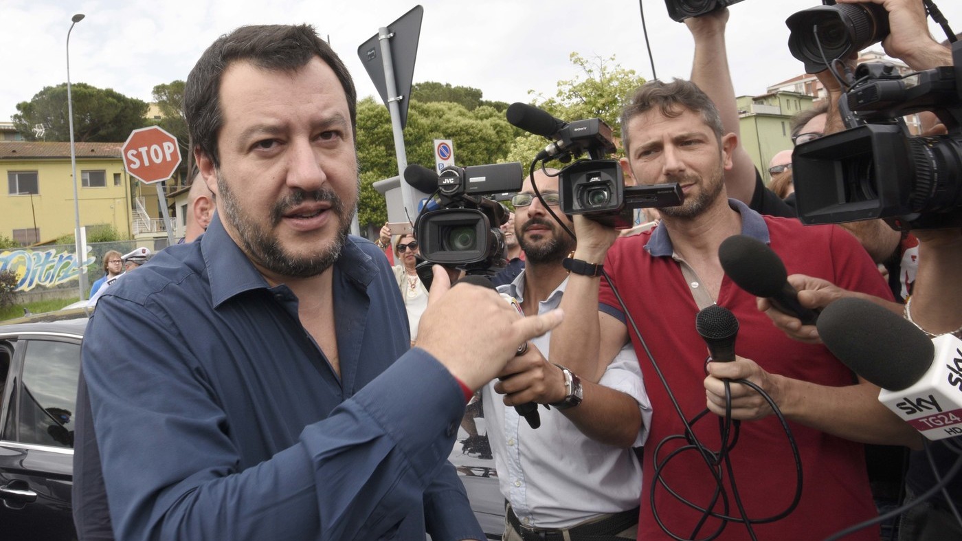 Di Maio al Colle, torna l’ipotesi del governo politico M5S-Lega con Savona a un altro ministero