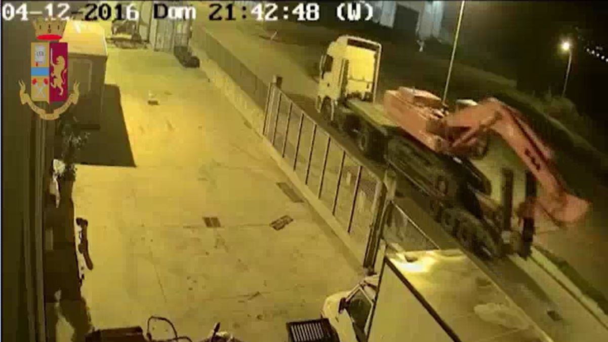 Catanzaro, assalirono caveau coi mitra e rubarono 8 milioni: arrestati