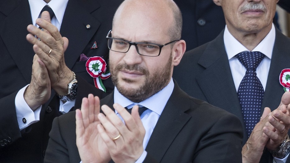 Bufera sul ministro Fontana e le famiglie gay. Salvini smentisce: “Sue idee, non nel programma”