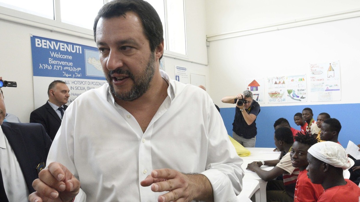 Migranti, Salvini: “L’Europa ci aiuti o dovremo scegliere altre vie”