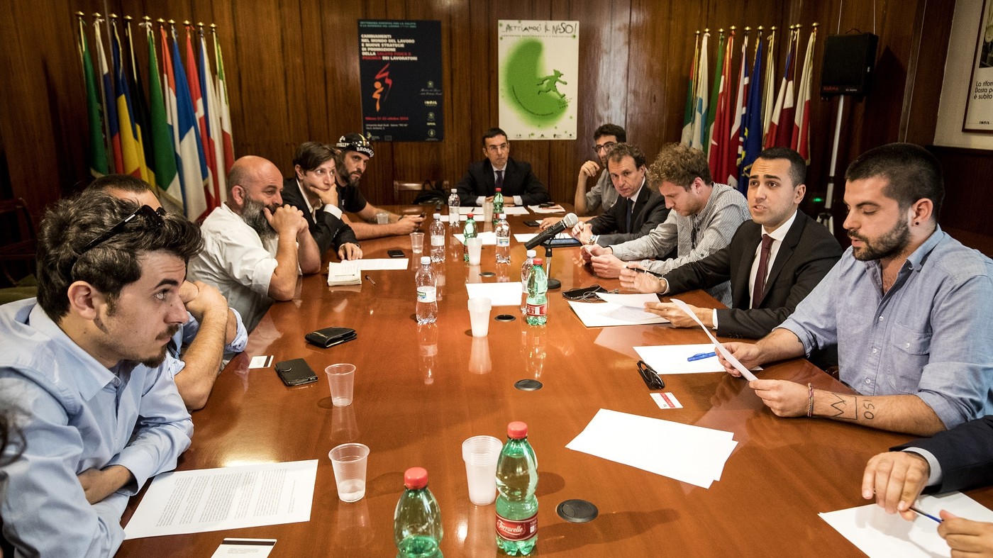 Di Maio incontra i riders: “Simbolo di una generazione abbandonata”