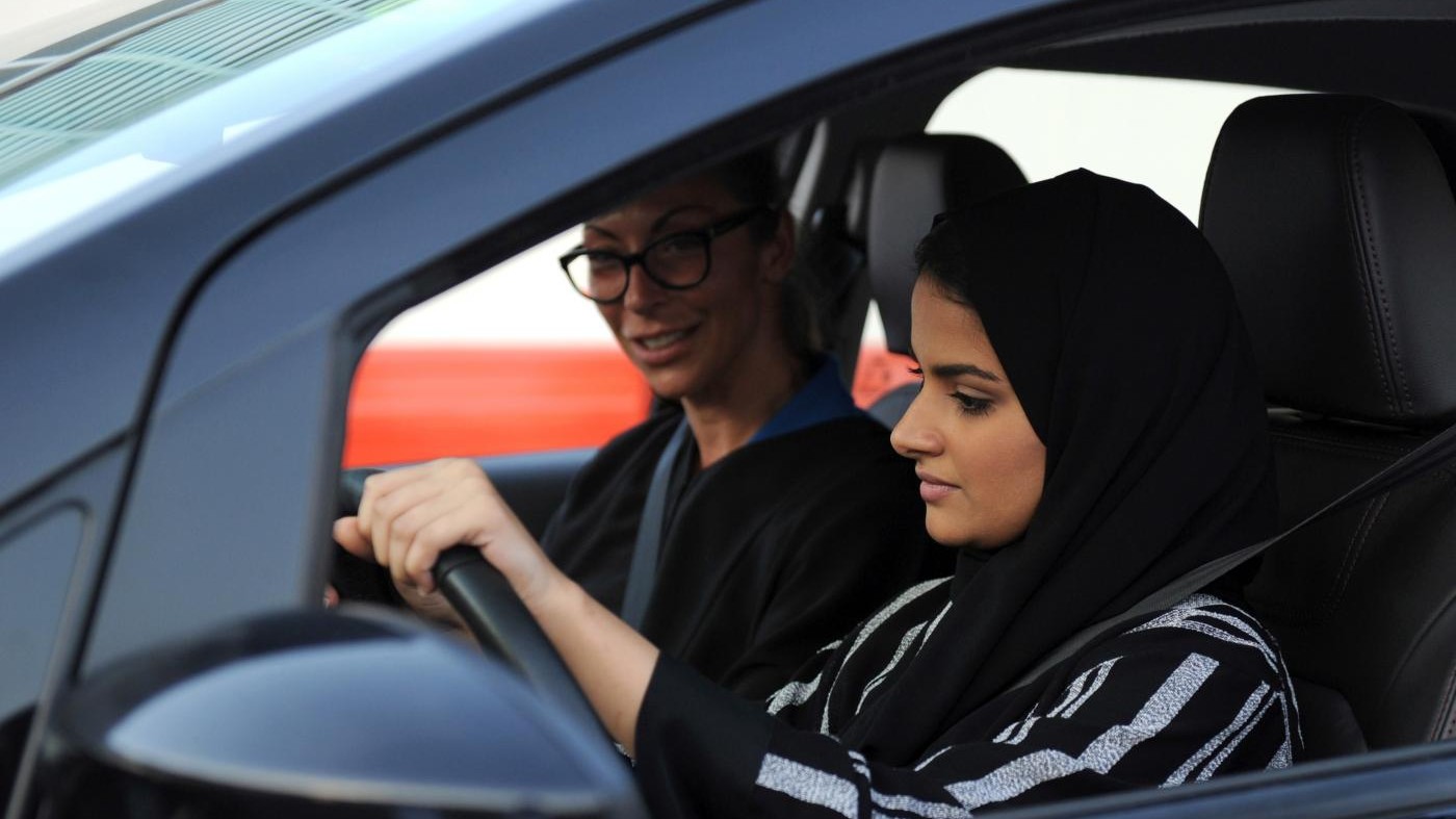 L’Arabia Saudita rilascia le prime patenti di guida alle donne