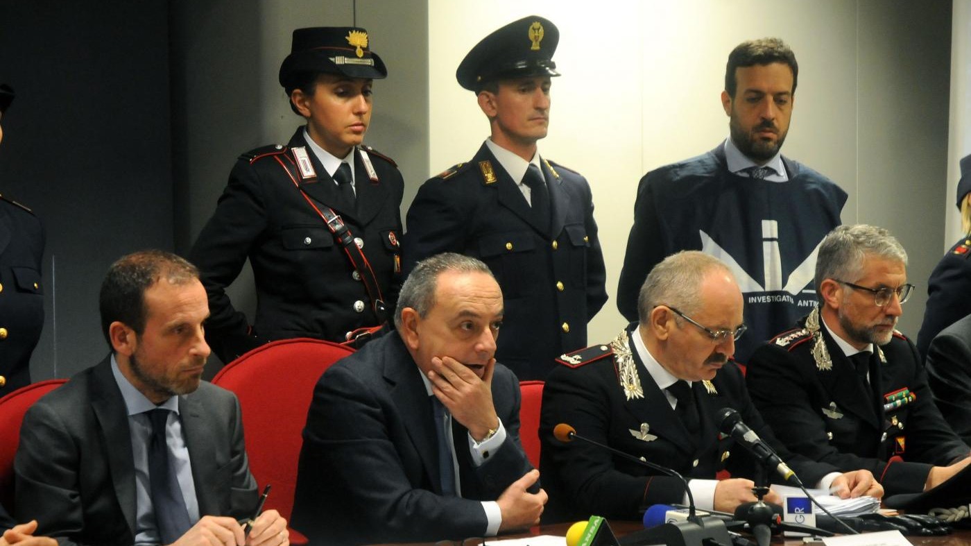 Mafia, blitz contro fiancheggiatori Messina Denaro: 17 indagati