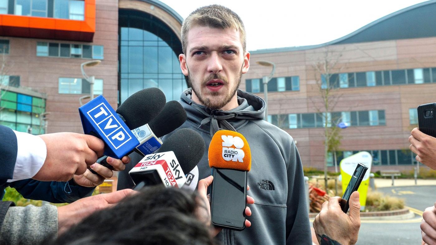 Alfie, il papà: “Mio figlio è ostaggio dell’ospedale. Grazie Italia, vi amiamo”