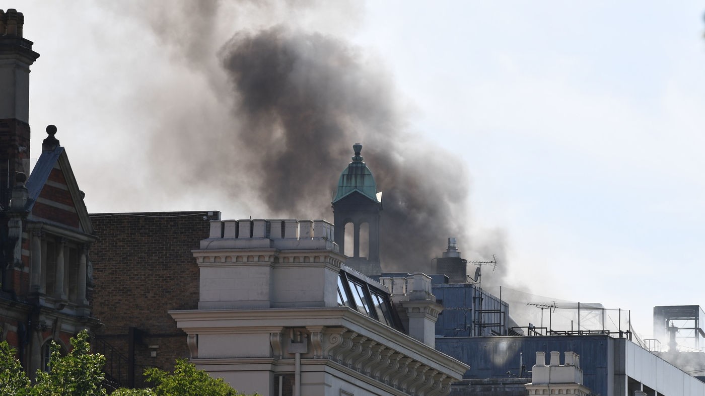 Regno Unito, in fiamme hotel nel centro di Londra