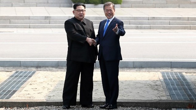 Coree, il vertice di pace fra Kim e Moon: “Ora comincia una nuova storia, mai più guerra”