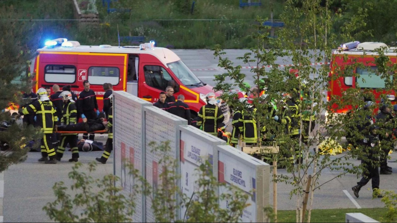 Francia, esplosione in fabbrica ad alto rischio: tre feriti