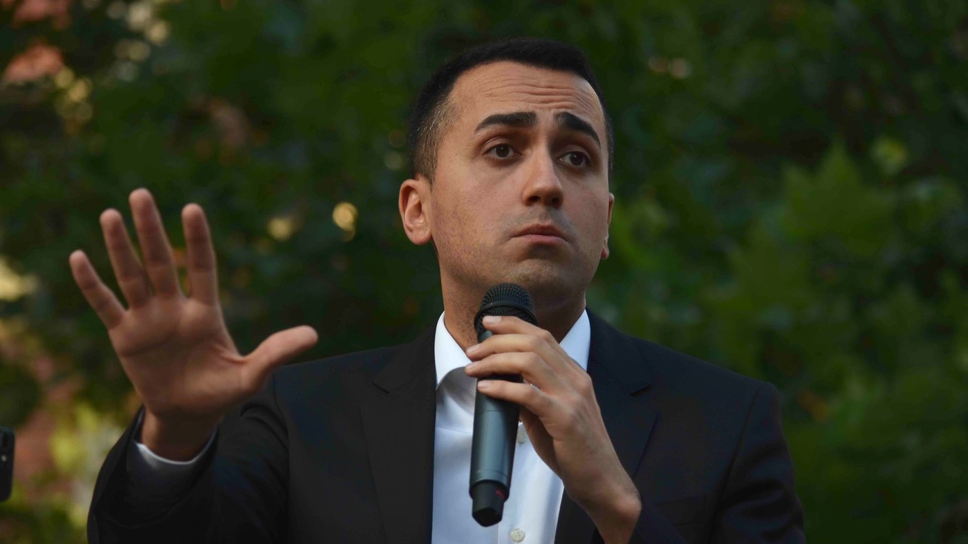 Comunali, Di Maio: “Governo sarà dalla parte sindaci M5S”. Poi si corregge ma l’opposizione attacca