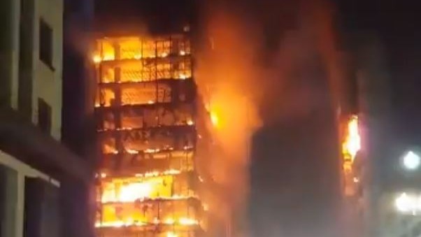 Brasile, crolla grattacielo incendiato a San Paolo: si temono vittime