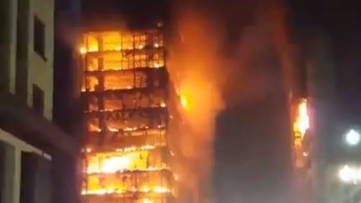 Brasile, crolla grattacielo incendiato a San Paolo: si temono vittime