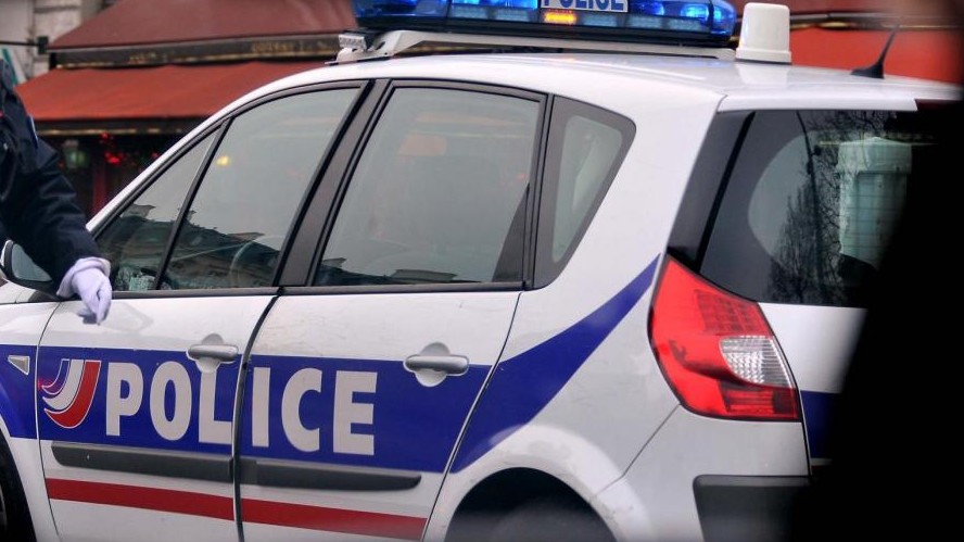 Francia, due bimbe trovate morte nel loro letto: sospettata la madre