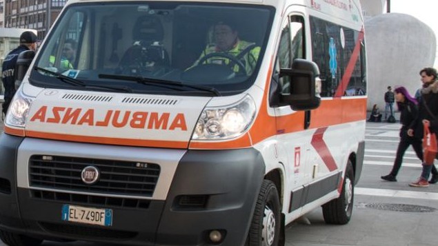 Torino, travolta e uccisa da camion mentre attraversa la strada