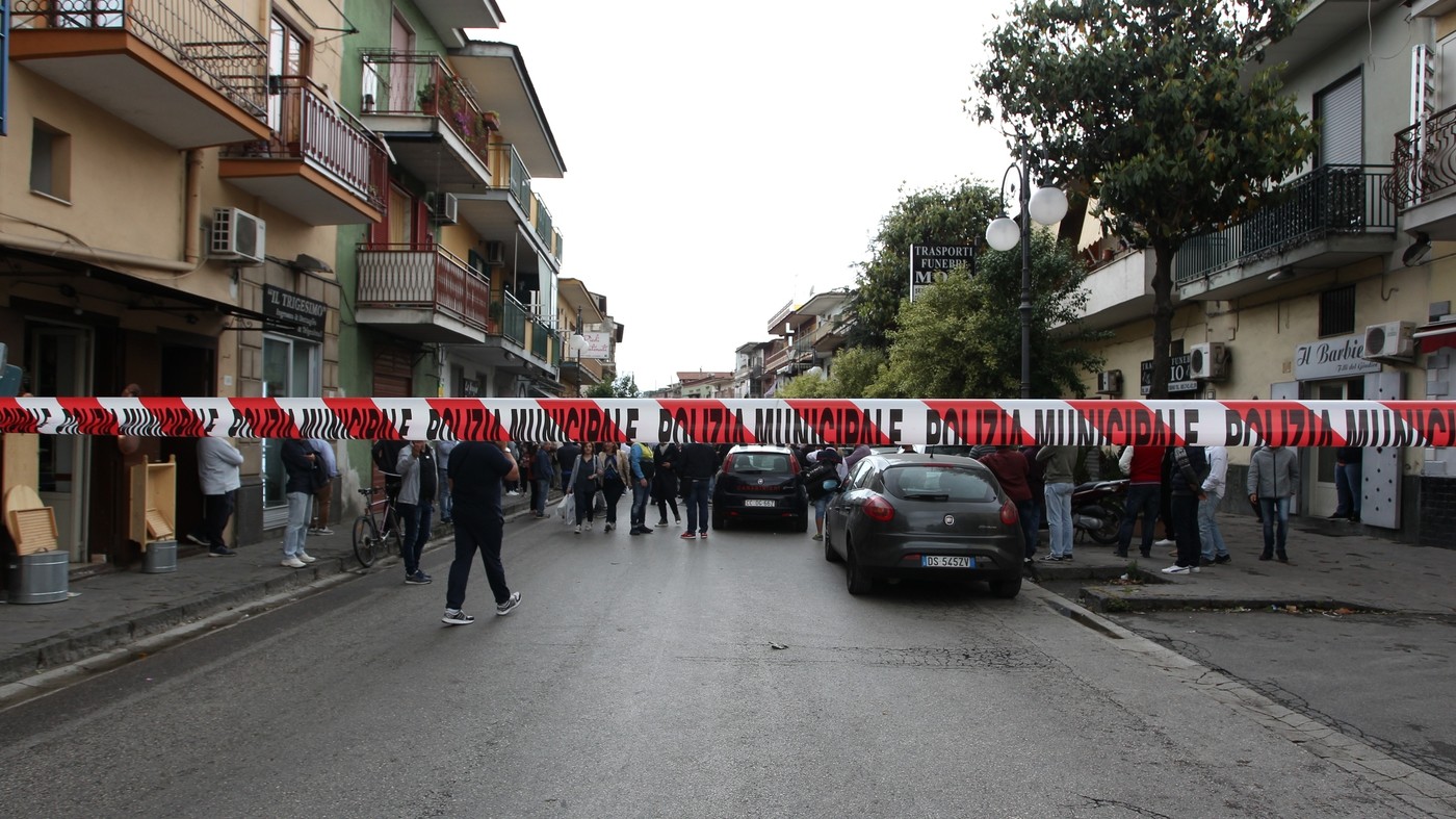 Napoli, catturato dopo ore dai carabinieri: aveva ucciso la madre e si era barricato in casa