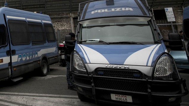La ragazza del giovane morto: “La scritta l’ho fatta io. Era un gioco”