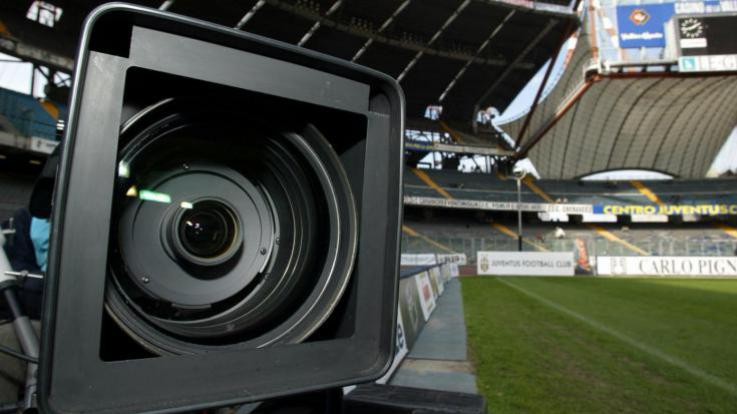 Diritti tv, pacchetti assegnati a Sky e Perform: venduti a 973 milioni più ‘bonus’