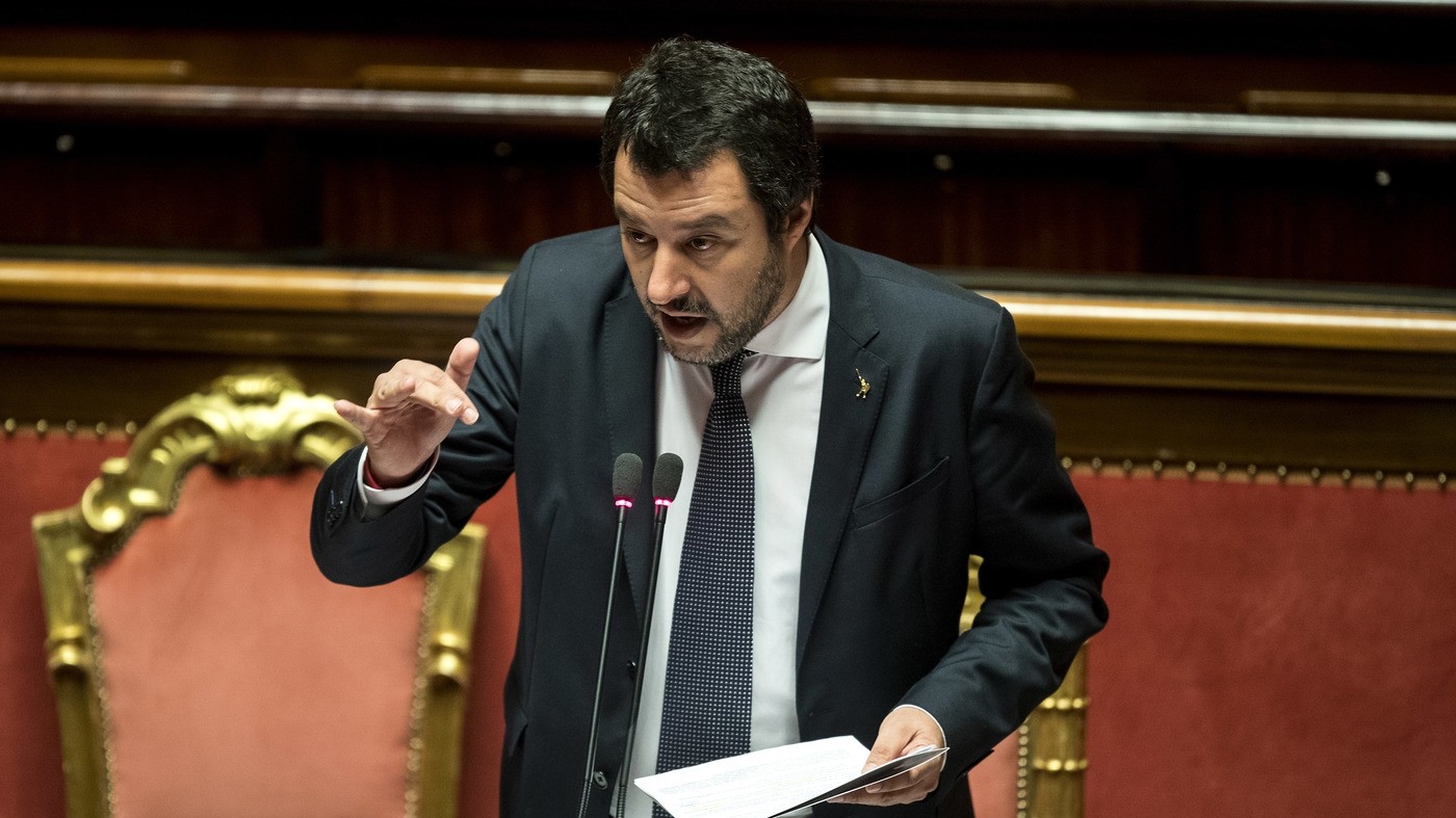Salvini va sempre all’attacco, in Senato o al mercato