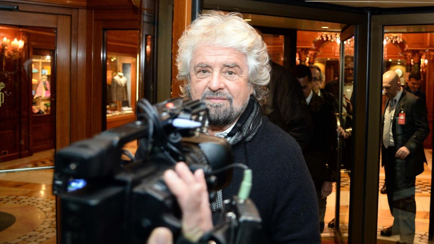 Grillo attacca: “Legge elettorale? Un colpo di Stato al contrario”. Toninelli: “No a governo di tregua”
