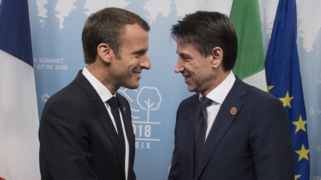Disgelo Italia-Francia, Conte sente Macron: “Il caso è chiuso”. Il premier va a Parigi