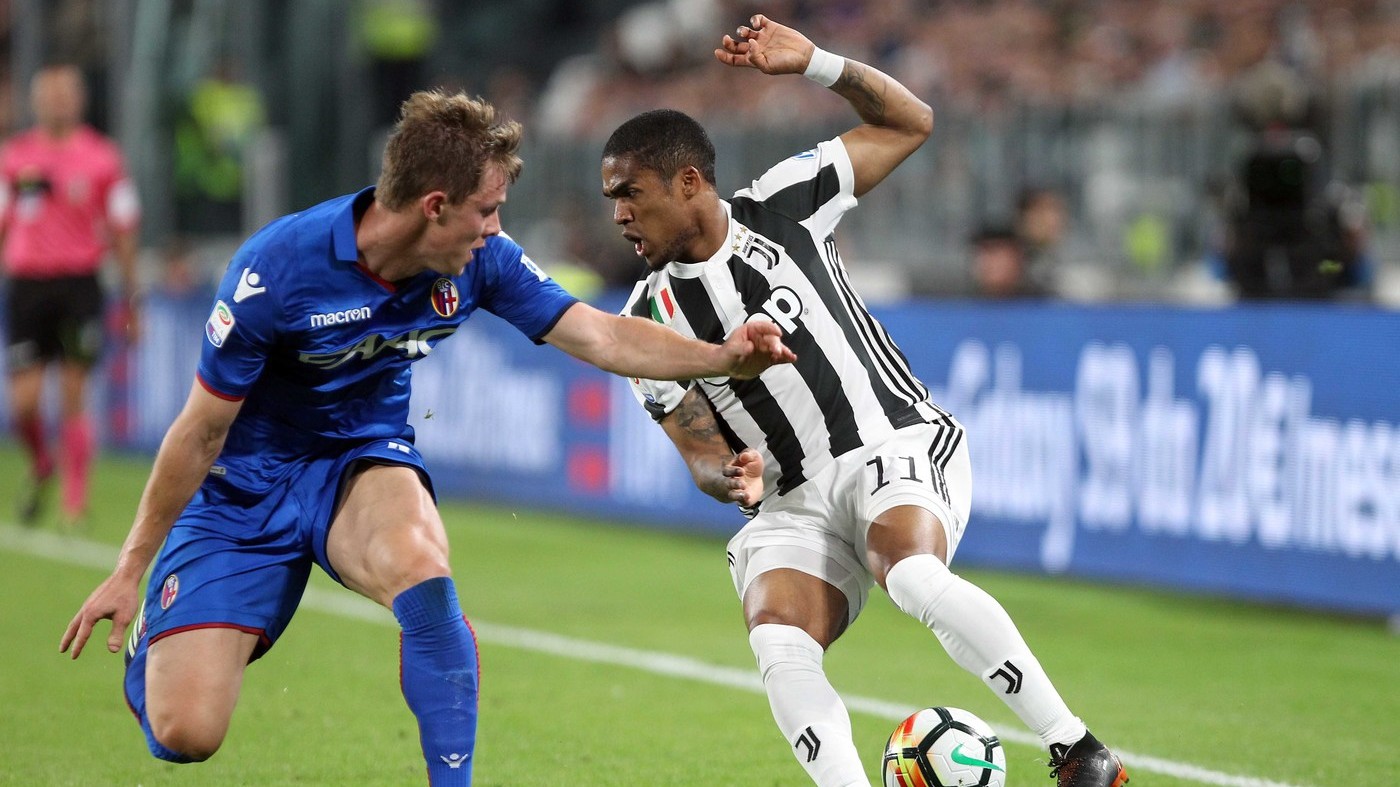 Serie A, primo tempo disastroso per la Juve. Entra Douglas e ribalta il Bologna: 3-1