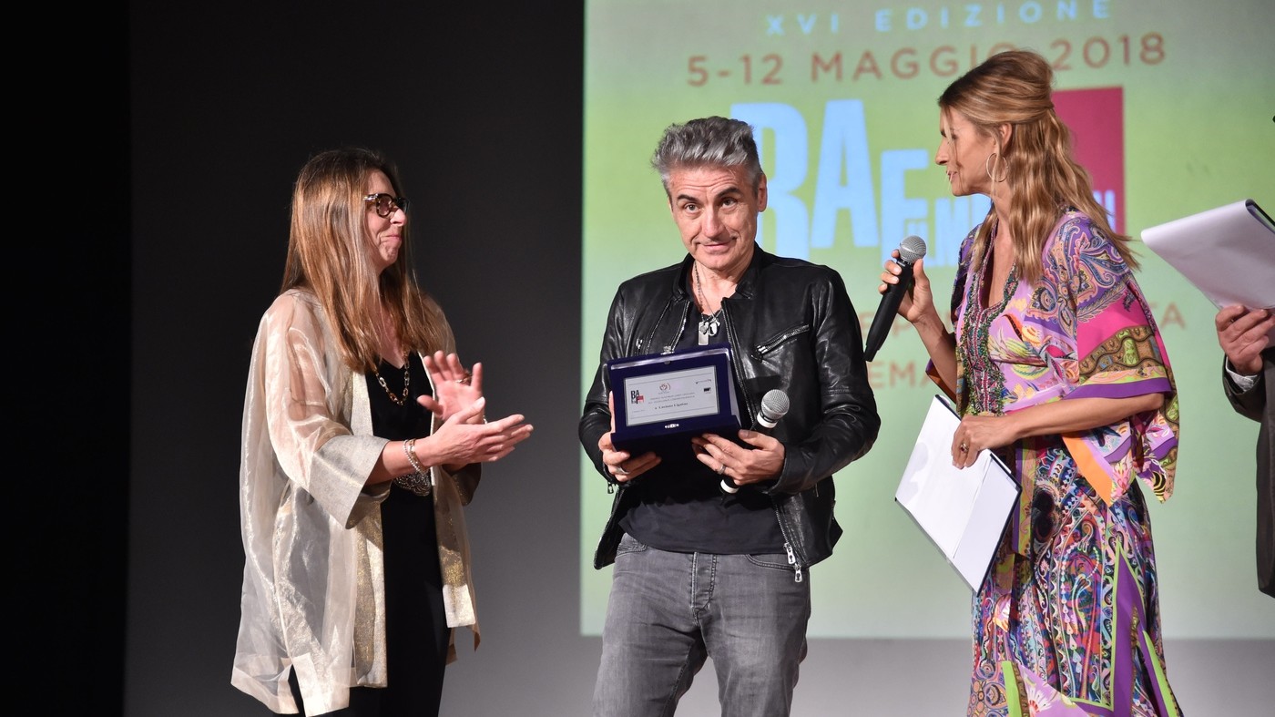 Ligabue inaugura il Busto Arsizio Film festival: “Sono uno scavallatore di pregiudizi”