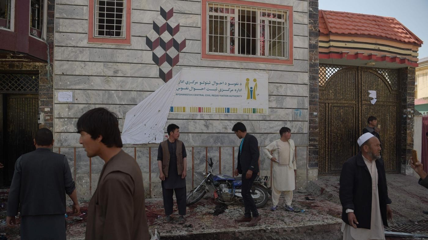 Afghanistan, bomba in centro registrazione elettorale: 12 morti