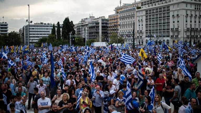 Firmato accordo Atene-Skopje per il nuovo nome ‘Macedonia del Nord’