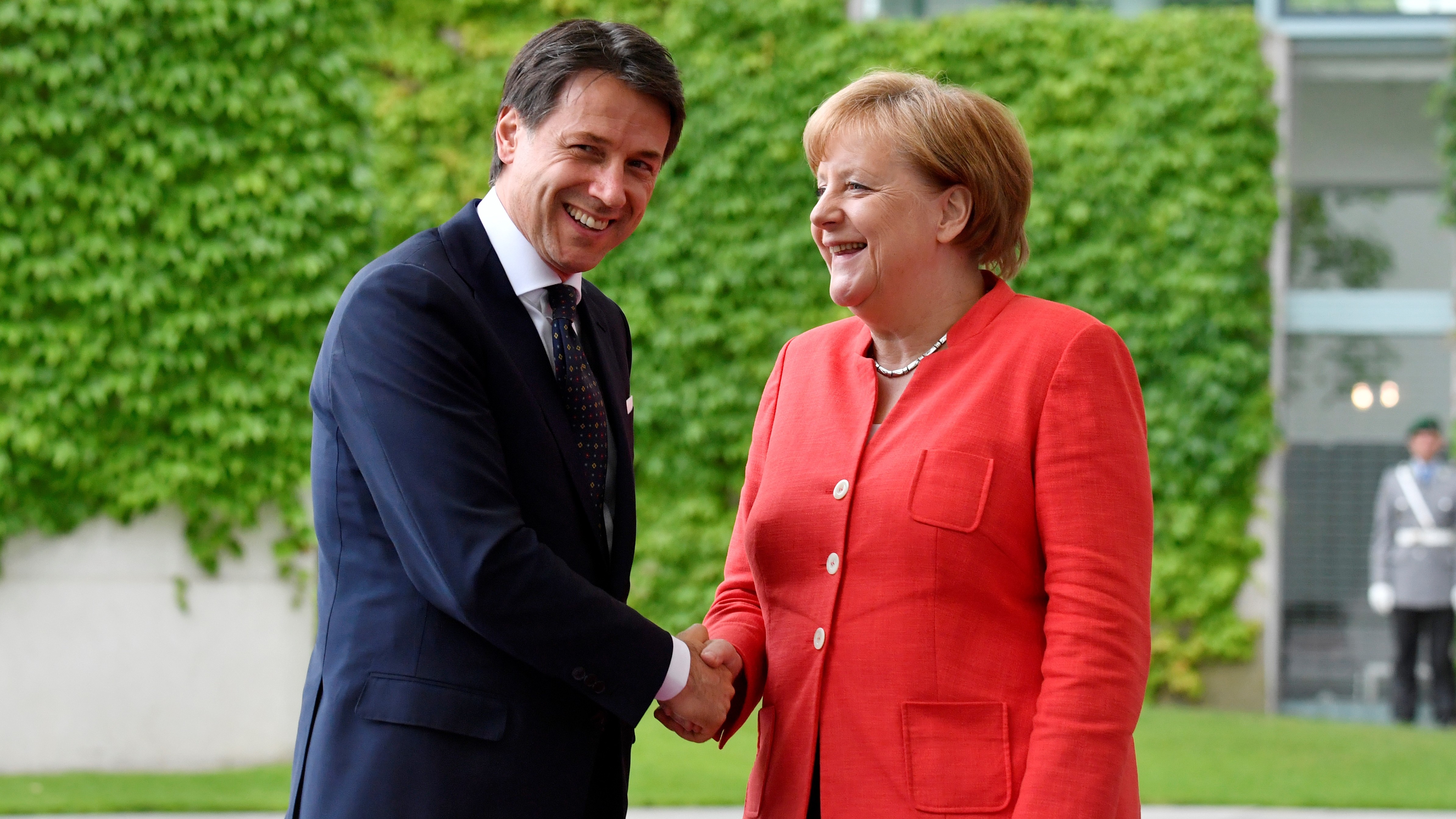 Migranti, Merkel riceve Conte: “Verremo incontro a richiesta di solidarietà dell’Italia”