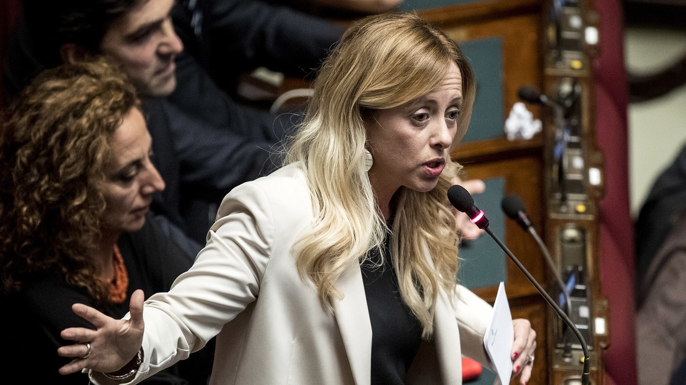 Rom, scontro tra Meloni e 99Posse: “Se sei fascista devi penzolare”