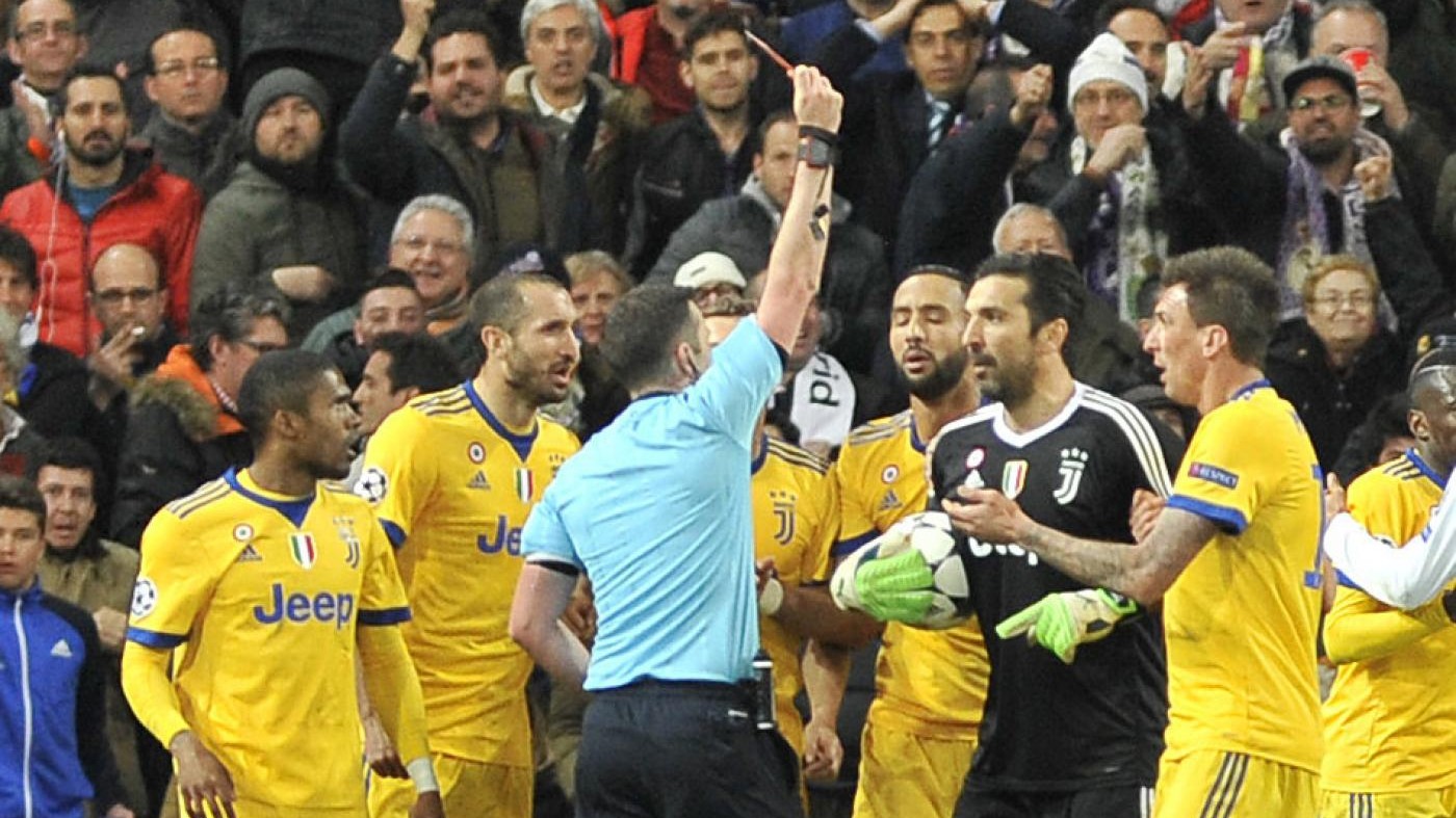 “Arbitro con un bidone al posto del cuore”. Buffon sotto la disciplinare Uefa