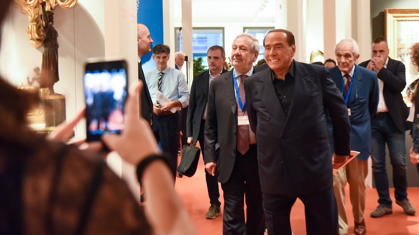 Berlusconi è di nuovo candidabile: sì alla riabilitazione. Salvini: “Felice per la democrazia”