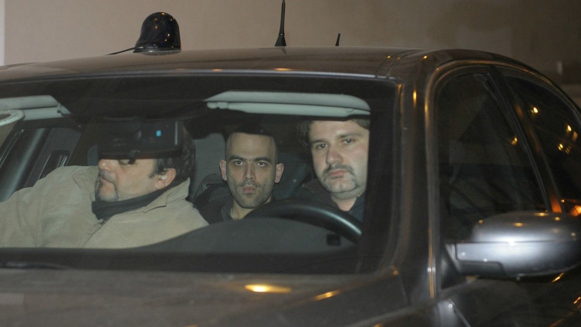 Salvini avverte Saviano: “Sulla sua scorta si valuterà”. Lui replica: “Non mi fai paura, buffone”