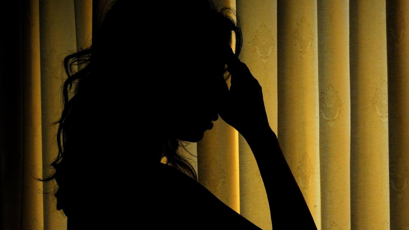 Minaccia prostituta con un coltello per fare sesso: denunciato 80enne