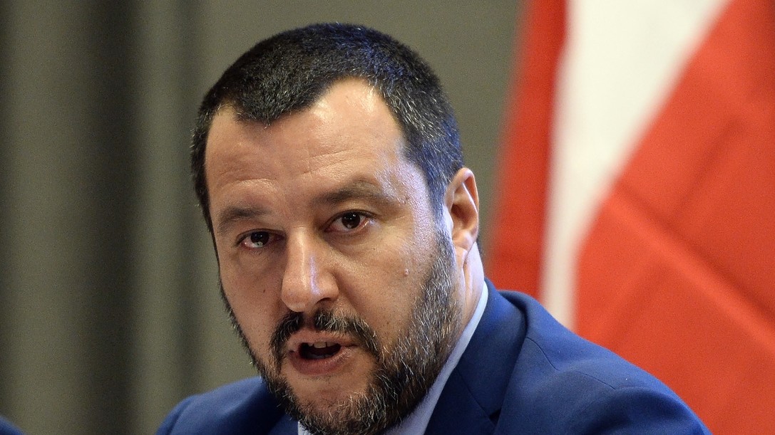 I molti Salvini sui migranti e la Ue: duro, durissimo, aperto, ottimista